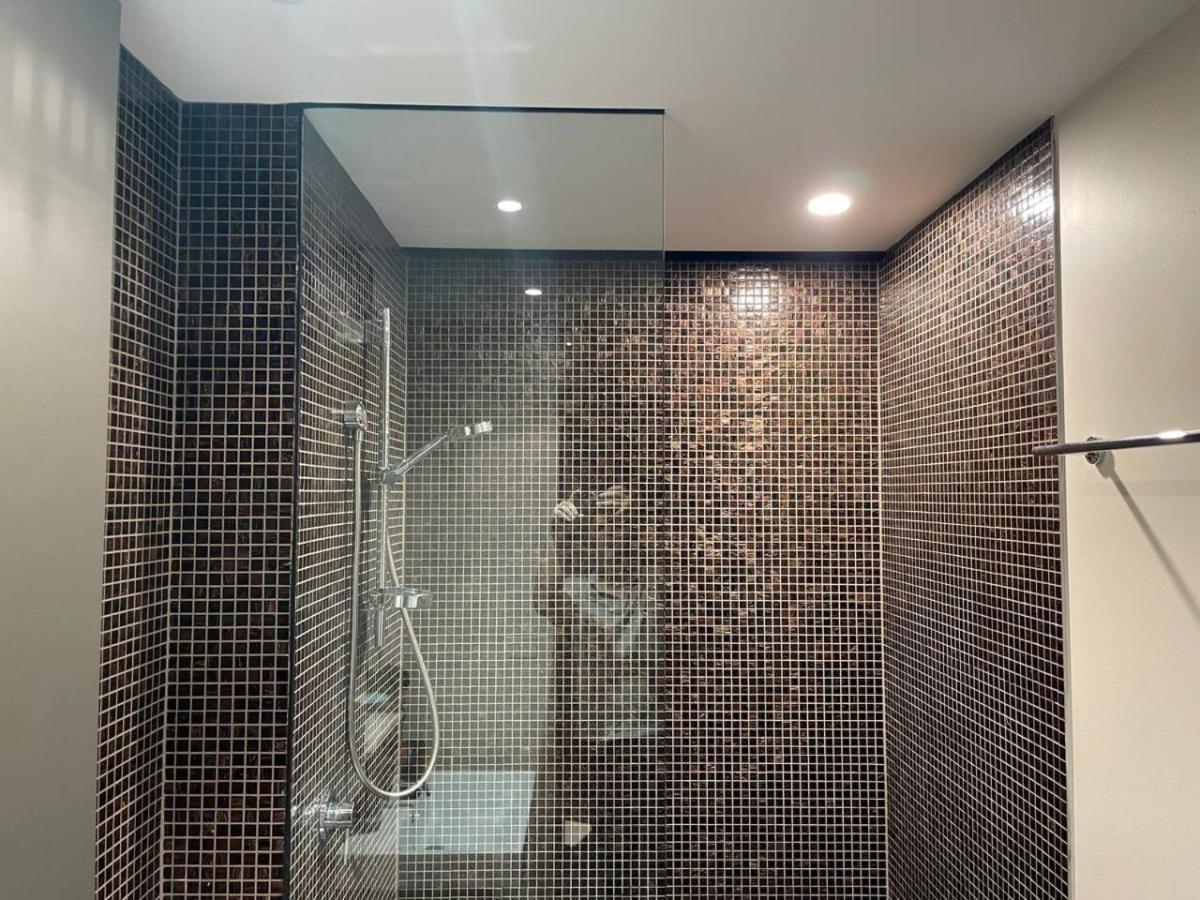 Luxury In Popular Newacton Precinct-city Apartment